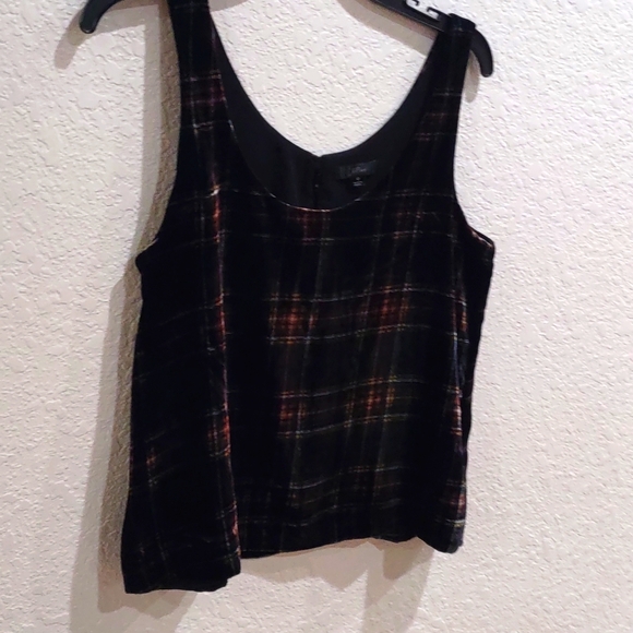 J CREW TOP. - Picture 14 of 17